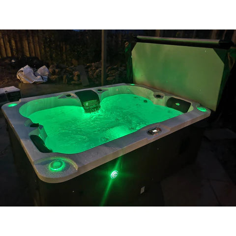 Canadian Spa Kelowna 21 jet - 4 Person Hot Tub